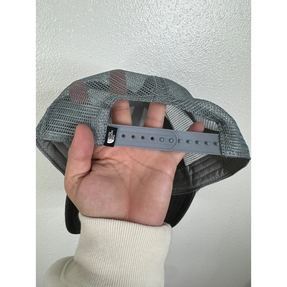The North Face Gray Bear Mountain Trucker Hat Snapback Mesh Cap One Size